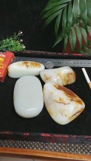 男子收藏和田玉原石竟发现惊人纹理