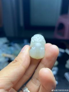 烟青招财猪吊坠