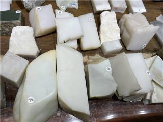 和田玉里顶级山料是什么行情?这种料30万一公斤也很难买到