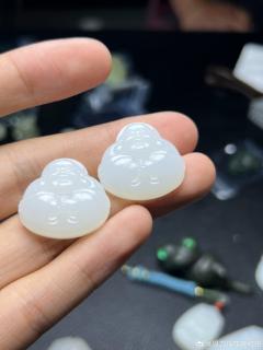 白玉抱抱佛小吊坠细度过灯