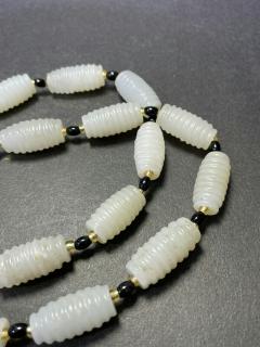 和田玉项链,一条20颗,颗颗饱满,手工雕刻螺旋纹,玉质温润,包浆老道.单