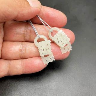 和田玉的矿物组成你知道吗?青白玉耳坠解析