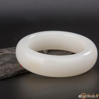 我有5万块,是买和田玉手镯还是挂件呢?哪样更划算?