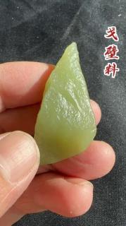 三个肉质形状风化颜色都非常到位的戈壁料,天然包金的