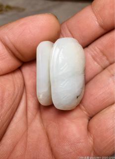 和田白玉籽料黑皮龟背