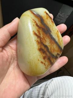 新疆和田玉籽料原石,393克,大美皮色
